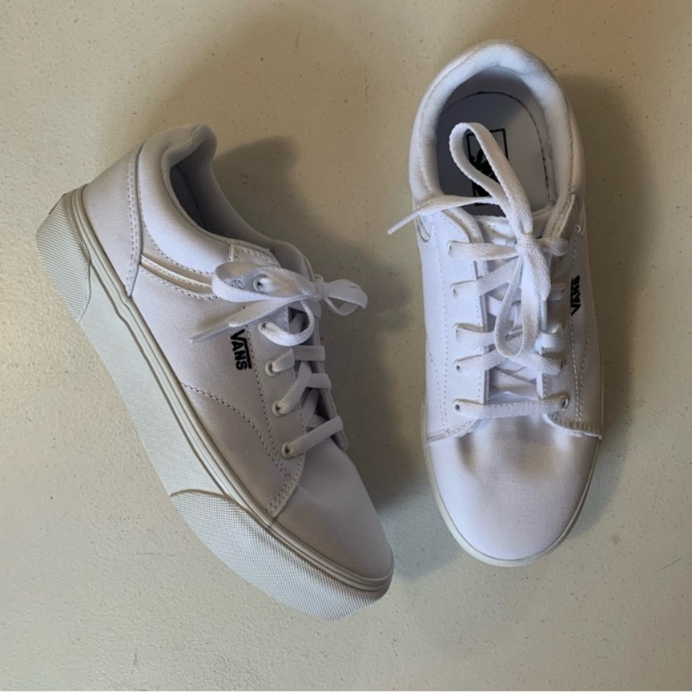 Vans White Canvas Seldan Platform Sneakers Shoes Womens Size 6 NEW IN BOX